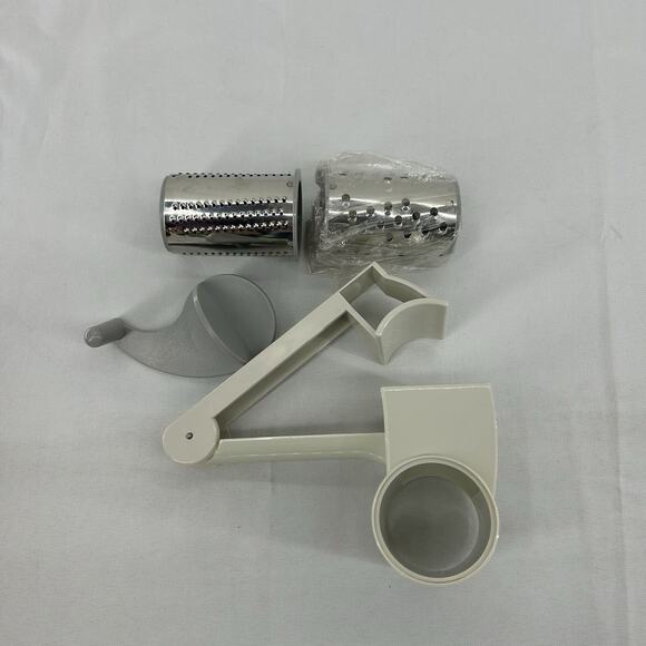 Pampered Chef Deluxe Cheese Grater 1275 Barely Used Large And Small Graters - Picture 4 of 10